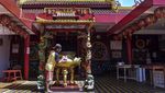 Jelang Imlek, Lampion Merahkan Vihara Hok Tek Bio Ciamis