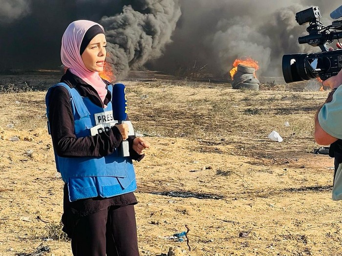 Jurnalis wanita berhijab yang tugas di Gaza, Noor Harazeen