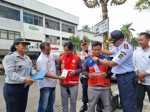 322 Titik di Surabaya Serentak Terapkan Parkir Nontunai Hari Ini