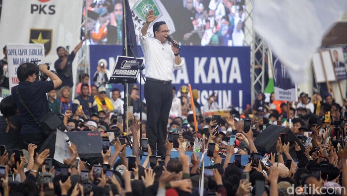 Kampanye Anies di Deli Serdang Dipadati Ribuan Simpatisan Kampanye rapat terbuka Anies Baswedan di Deli Serdang, Sumatra Utara, dihadiri ribuan orang. Begini potretnya.