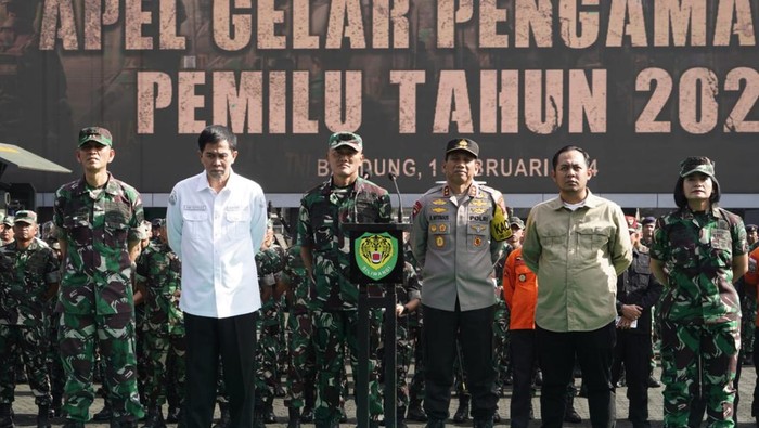 Kapolda Jabar Irjen Akhmad Wiyagus pimpin apel pengamanan Pemilu 2024 di Makodam III Siliwangi