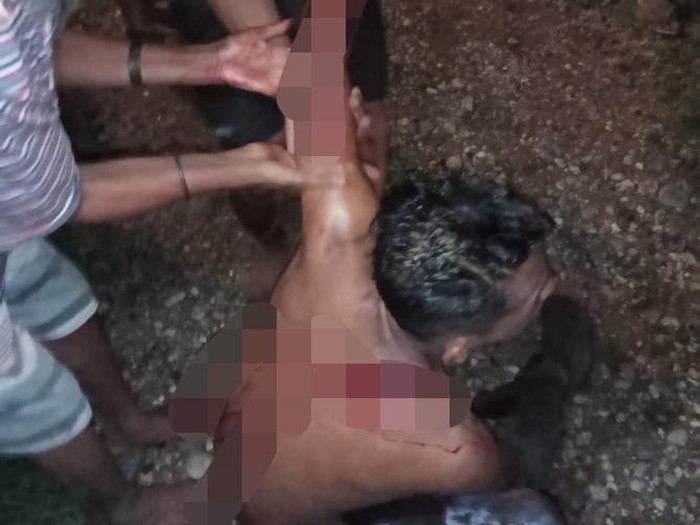 Kericuhan warga Sumba Tengah dan Sumba Barat Daya di Jalan Sumba Tuak Sabu, Kelurahan Lasiana, Kecamatan Kelapa Lima, Kota Kupang, Nusa Tenggara Timur (NTT). (Foto: Istimewa)