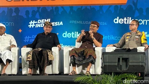 Ketua Badan Pengawas Pemilu (Bawaslu) Bali I Putu Agus Tirta Suguna (dua dari kanan), di acara #DemiIndonesia Cerdas Memilih di Denpasar.