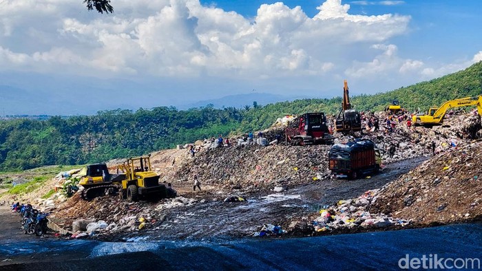 Kondisi TPA Sarimukti, Bandung Barat, Kamis (1/2/2024).
