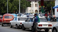 Langkah ini semakin memperdalam krisis biaya hidup di negara berpenduduk 11 juta jiwa itu, yang memang tengah mengalami krisis ekonomi terburuk sejak runtuhnya blok Uni Soviet pada tahun 1990 akibat pandemi Covid-19. Belum lagi, dampak pengetatan sanksi yang dilakukan Amerika Serikat (AS) dalam beberapa tahun terakhir dan kelemahan struktural dalam perekonomian.  