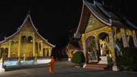 Dulunya kota ini berfungsi sebagai ibu kota kerajaan dan agama. Namun setelah merdeka dari Prancis tahun 1953, ibu kota dipindahkan ke Vientiane.