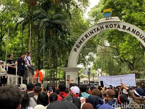 Demo Pedagang Pasar Baru Bandung Bubar, Lalin Mulai Lancar