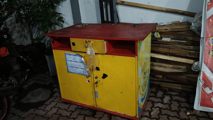Meja tenant teh yang dicuri janda di Gresik demi menghidupi anak