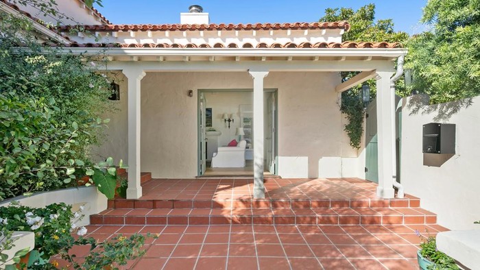 Mengintip Rumah Emma Stone di LA yang Dijual Rp 62 M