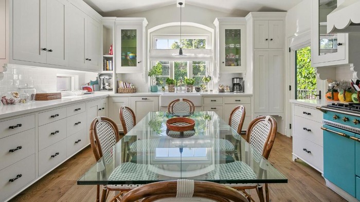 Mengintip Rumah Emma Stone di LA yang Dijual Rp 62 M Mengintip Rumah Emma Stone di LA yang Dijual Rp 62 M