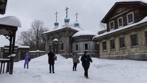 Visitors take an excursion at the museum of Mosfilm movie studio in Moscow, Russia December 12, 2023. REUTERS/Maxim Shemetov