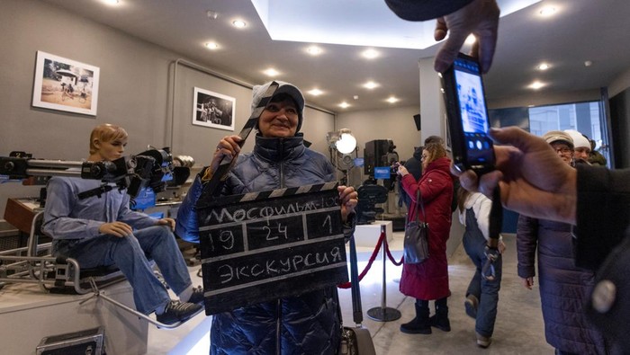Visitors take an excursion at the museum of Mosfilm movie studio in Moscow, Russia December 12, 2023. REUTERS/Maxim Shemetov