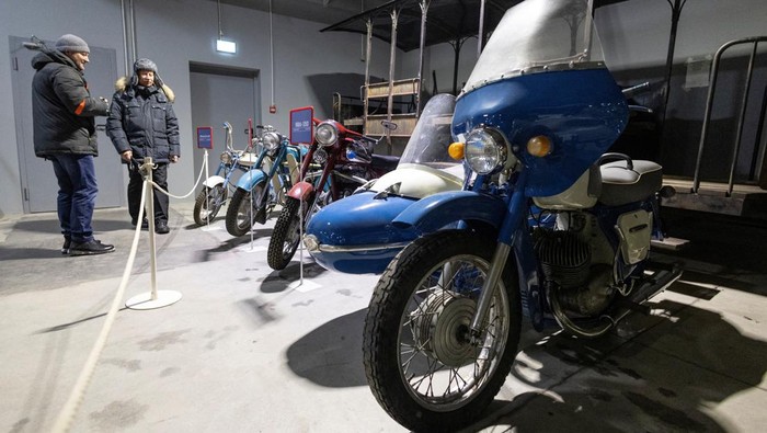 Visitors take an excursion at the museum of Mosfilm movie studio in Moscow, Russia December 12, 2023. REUTERS/Maxim Shemetov
