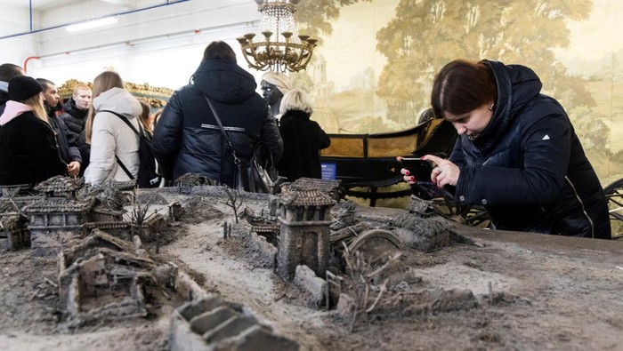 Visitors take an excursion at the museum of Mosfilm movie studio in Moscow, Russia December 12, 2023. REUTERS/Maxim Shemetov