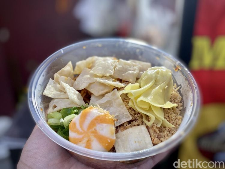 Cuma Rp 10.000, Mie Jebew di Sini Selalu Diantre