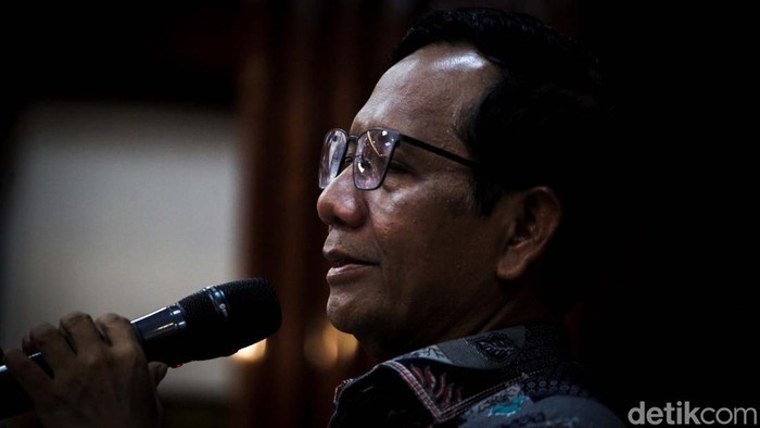 Mahfud Md melepaskan jabatannya sebagai Menko Polhukam. Mahfud berpamitan sekaligus memaparkan capaian selama 4,5 tahun menjabat.