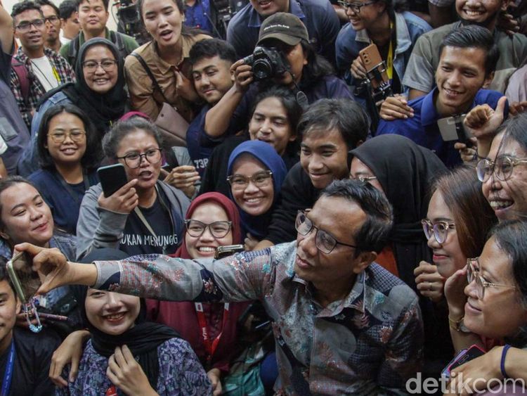 Potret Momen Terakhir Mahfud Md di Kemenko Polhukam