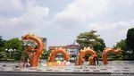 Wow! Ada Naga Raksasa di Halaman Balai Kota Surabaya