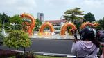 Wow! Ada Naga Raksasa di Halaman Balai Kota Surabaya