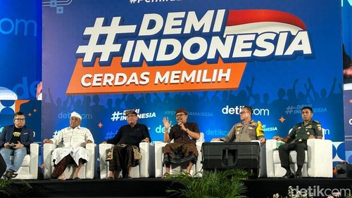 Para narasumber #DemiIndonesia Cerdas Memilih di Denpasar, Bali.