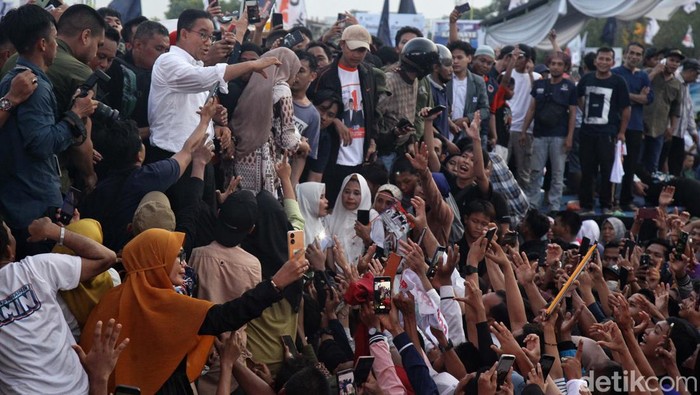Warga begitu antusias mengikuti kampanye rapat terbuka Anies Baswedan di Deli Serdang, Sumatra Utara. Begini potretnya.