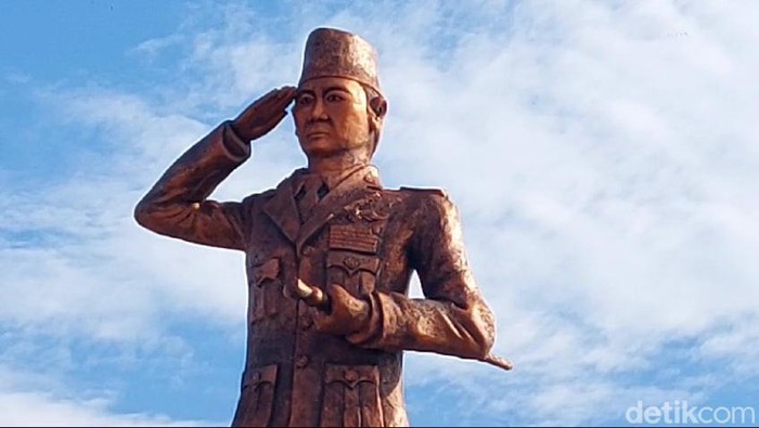 Penampakan patung Bung Karno di Banyuasin Sumatera Selatan setelah diperbaiki.