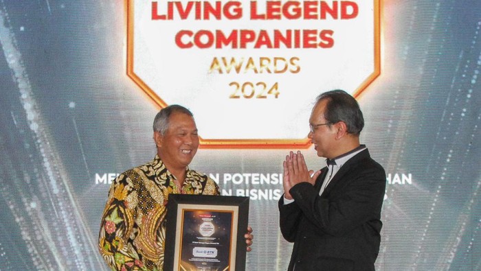 Penghargaan Living Legend Company 2024 Bank BTN meraih predikat platinum untuk kategori ‘Developing Solid Housing Financial Services Ecosystem through Continues Innovation’ dalam ajang Living Legend Company 2024.