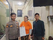 Pilu Janda di Gresik Curi Meja Tenant Teh demi Hidupi Anak