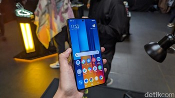 Layarnya berukuran 6,67 inch dengan resolusi Full HD+. Layar Poco M6 Pro juga mendukung refresh rate 120Hz, lagi-lagi jadi yang pertama di serinya. Foto: Virgina Maulita Putri/detikINET