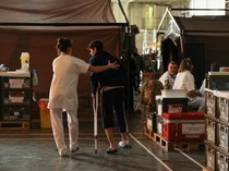 Potret Kapal Perang Prancis Rawat Warga Gaza di Lepas Pantai Mesir