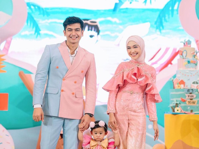 Potret Moana dan Teuku Ryan Potret Moana dan Teuku Ryan