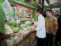 Cek Harga Sembako di Pasar Wonogiri, Jokowi: Harga Baik, Agak Naik Beras