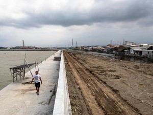 Pemprov Jateng Anggarkan Rp 10 M Bangun Tanggul Laut Semarang-Demak