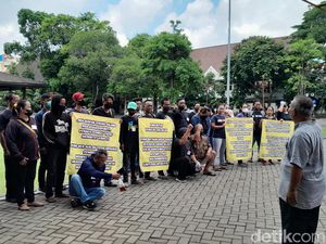 Pedagang Daging Anjing Demo di Balai Kota Solo, Ini Tuntutannya
