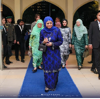 Seperti dikutip dari media lokal Malaysia, Raja Zarith Sofiah menguasai lima bahasa yaitu Malaysia, Inggris, China, Prancis, Italia. Foto: Getty Images