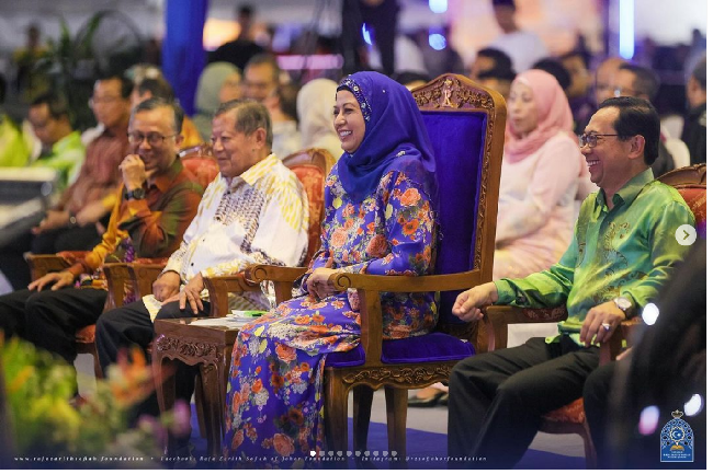 Sebelum menjadi Ratu Malaysia, Raja Zarith Sofiah merupakan permaisuri kesultanan Johor. Dia sudah aktif melakukan kegiatan sosial sejak 2012 melalui Yayasan Raja Zarith Sofiah Negeri Johor yang bergerak dalam bidang pendidikan. Foto: Getty Images