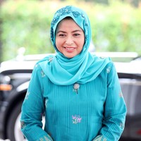 Raja Zarith Sofiah datang dari keluarga bangsawan. Ayahnya adalah Sultan Indris Shah II dari Perak dan ibunya, Raja Perempuan Muzwin binti Raja Arif Shah. Foto: Getty Images