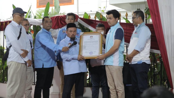 Relawan Jaringan Damai Indonesia Dukung Prabowo-Gibran Juru Bicara Muda Tim Kampanye Nasional (TKN) Prabowo-Gibran, Astrio Feligent saat menyambut kedatangan Relawan Jaringan Damai Indonesia di depan Kediaman Prabowo, Kawasan Kertanegara, Jakarta, Kamis (1/2/2024).