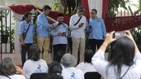 Relawan Jaringan Damai Indonesia (JDI) Prabowo-Gibran melakukan deklarasi dukungan dan bedah buku berjudul Prabowo Pemimpin di Atas Garis.
