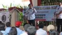 Anak-anak muda yang tergabung dalam Relawan Kawal Gibran Bersama (KGB) mendeklarasikan dukungan untuk calon presiden dan calon wakil presiden nomor urut 02 Prabowo Subianto-Gibran Rakabuming Raka di Pilpres 2024. 