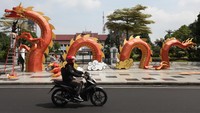 Dekorasi replika naga itu berukuran panjang 20 meter dengan tinggi 6 meter.  