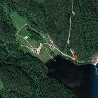 Salah satu bangunan terlihat di Google Maps. Dengan lokasinya yang sangat terpencil, rumah ini hanya bisa diakses lewat udara dan air. Kabarnya, ada dua helipad yang siap siaga untuk helikopter Putin. (Foto: Dok. Dossier Centre)