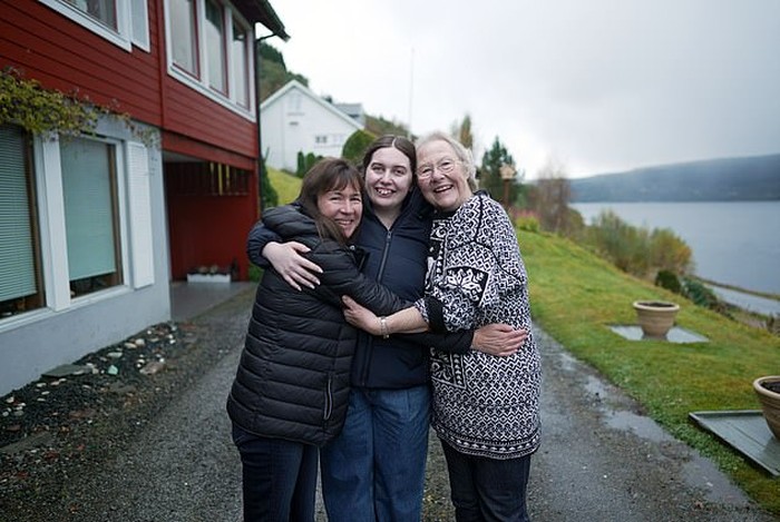 Sarah, Isabel, Marie