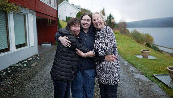 Sarah, Isabel, Marie
