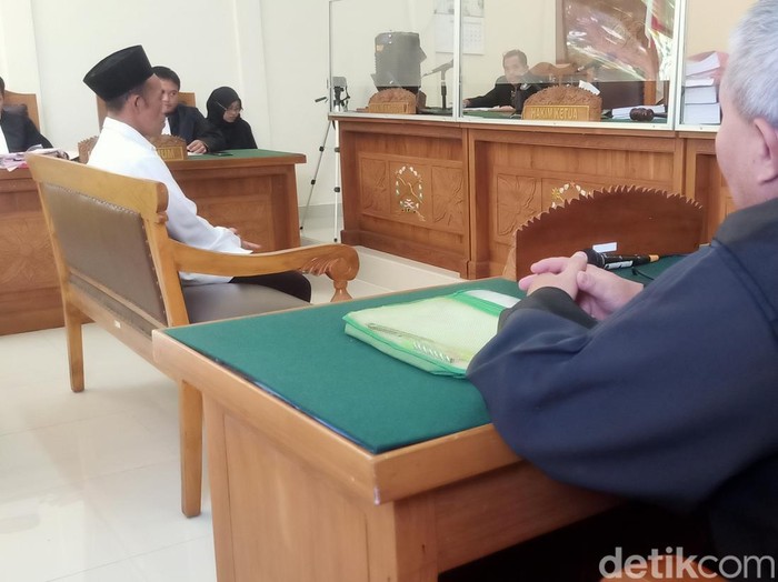 Serial killer Mbah Slamet alias Slamet Tohari saat persidangan di PN Banjarnegara, Kamis (1/2/2024).