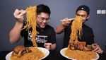 10 Momen Tanboy Kun Mukbang Indomie, Bisa Habiskan 15 Bungkus!