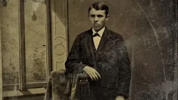 Seorang pria membeli sebuah foto di eBay hanya dengan AUD 13 tanpa menyadari bahwa itu adalah potret penjahat terkenal abad ke-19 yang sebenarnya dan langka, Jesse James. Foto itu ternyata bernilai lebih dari AUD 2 juta. Jesse James adalah seorang penjahat terkenal dan perampok bank dan kereta api yang terkenal kejam. Para ahli memastikan bahwa foto tersebut adalah potret asli penjahat yang diambil ketika dia baru berusia 14 tahun.Foto: Unbelivable Facts