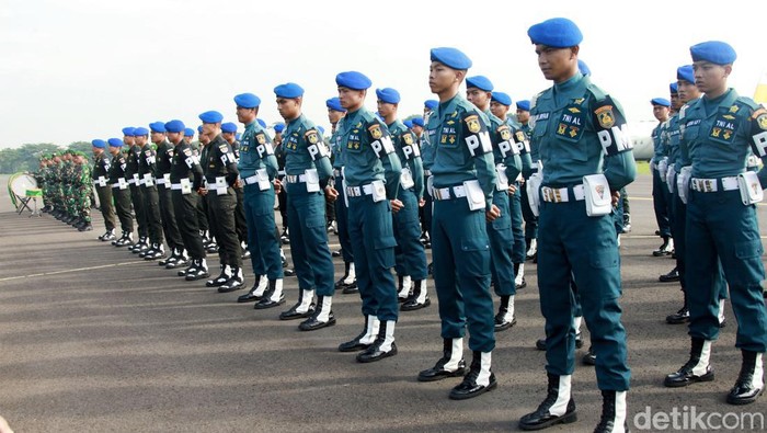 TNI Gelar Apel Pengamanan Jelang Pemilu 2024 TNI menggelar apel gelar pasukan pengamanan Pemilu 2024 di Taxy Way Echo Halim Perdanakusuma, Jakarta Timur, Kamis (1/2/2024). Kegiatan ini digelar sebagai upaya mendukung kelancaran pesta demokrasi.