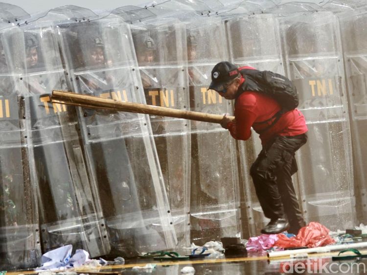 TNI Gelar Simulasi Penanganan Kerusuhan Pemilu