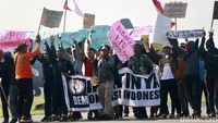Simulasi penanganan kerusuhan berlangsung di Taxy Way Echo Halim Perdanakusuma , Jakarta Timur, Kamis (1/2/2024).